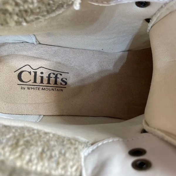 Cliffs by WHITE MOUNTAIN Cream Lace Up Boots with Rugged Sole size 8 - Image 6