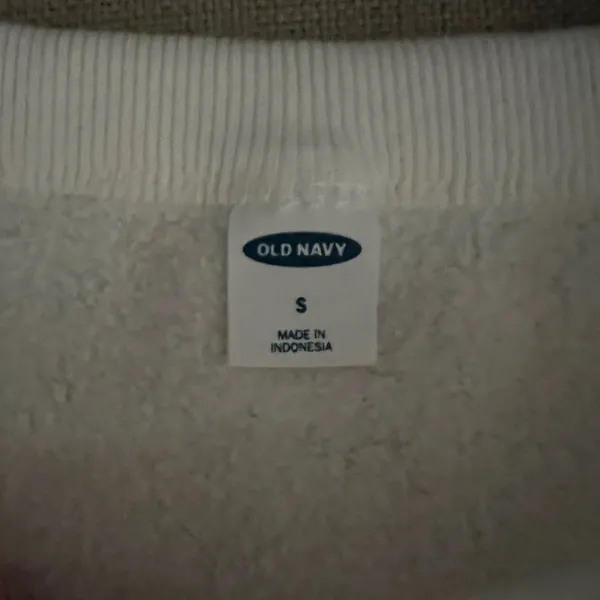 Old Navy Retro Sweatshirt- new without tags - Image 3
