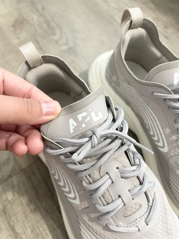 APL Streamline lilac women’s sneakers size 6.5. - Image 3