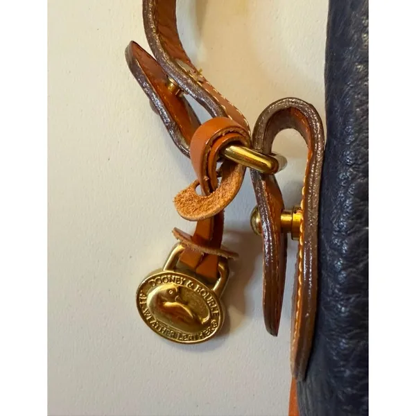 Vintage Y2K DOONEY & BOURKE Tan & Navy Pebbled Leather Crossbody - Image 6