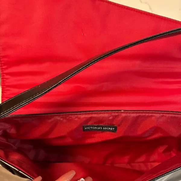 Victoria's Secret Black and Red Shoulder Bag - Image 4