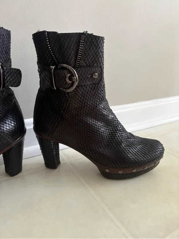 Stuart Weitzman Black Textured Leather Ankle Booties with Buckle Accent - Image 2