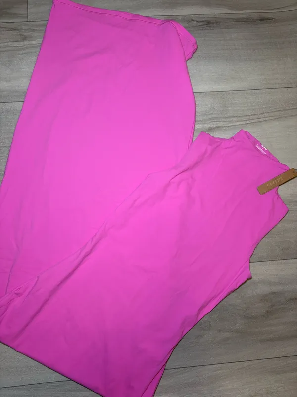 SKIMS NWT Fits Everybody Mock Neck Sleeveless Maxi Dress in Neon Orchid SMALL - Image 2