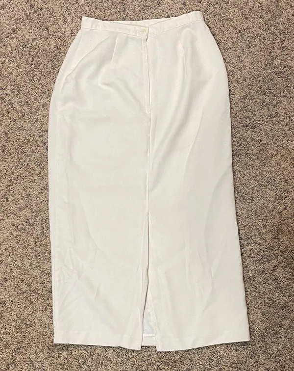 Chic Cream Pencil Skirt for Women size 8 - Image 2