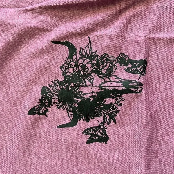 Tultex Beautiful Crazy She Wears Her Heart on Her Sleeve Graphic Tee Size M - Image 2