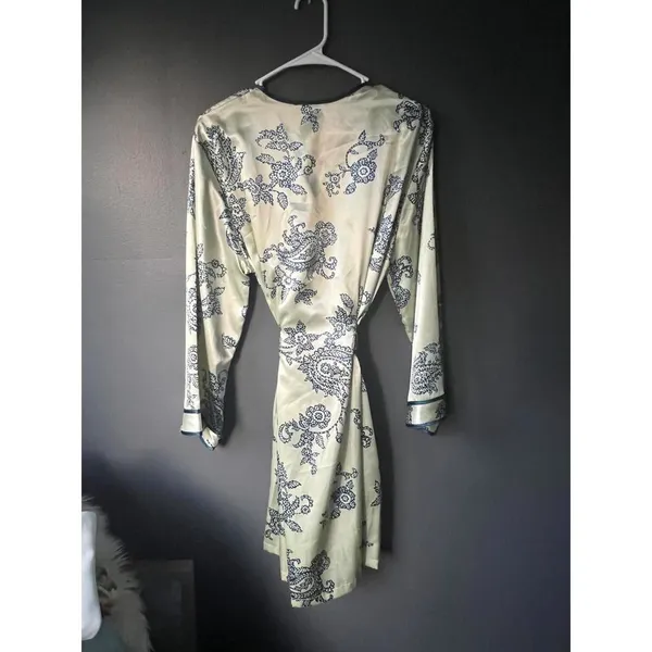 Elegant Jones New York Women's Robe - L/XL - Floral Design - Image 2