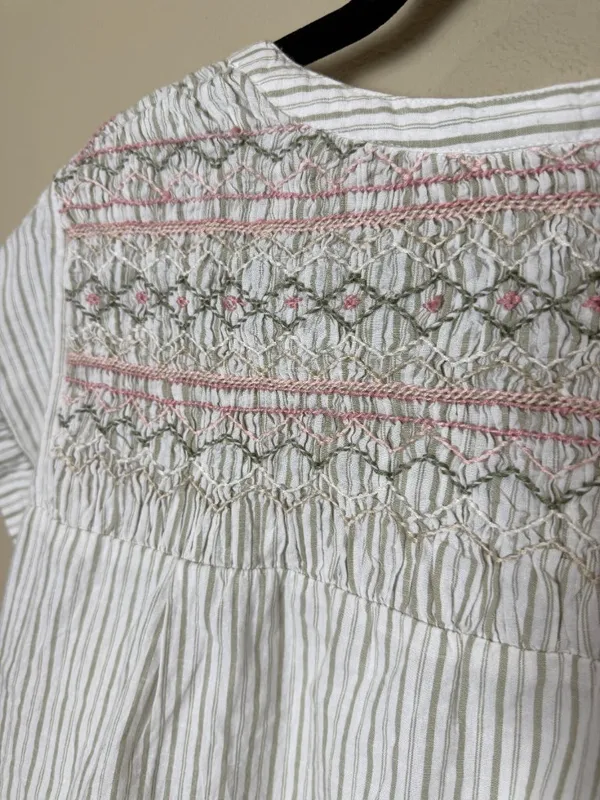 LUCKY Brand Embroidered Short Sleeve Smocked Embroidered Blouse Top Size Small - Image 7