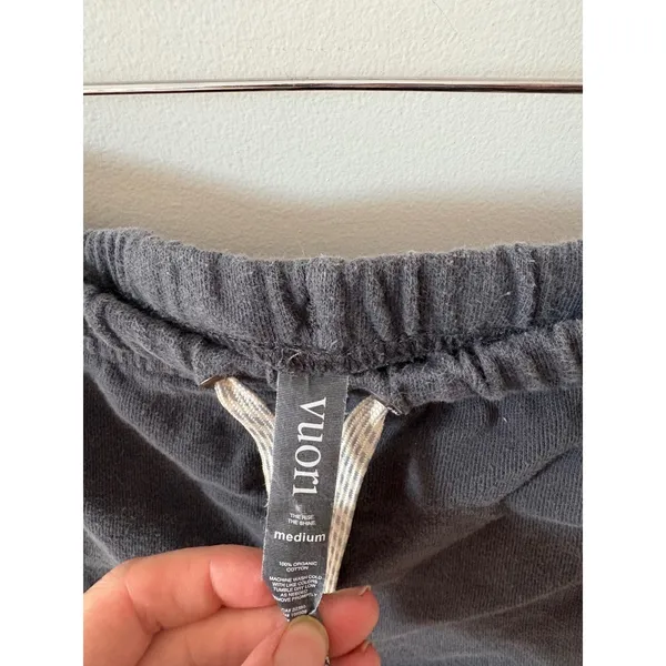 Vuori Halo Essential Shorts Charcoal Gray Organic Cotton Drawstring Medium - Image 4