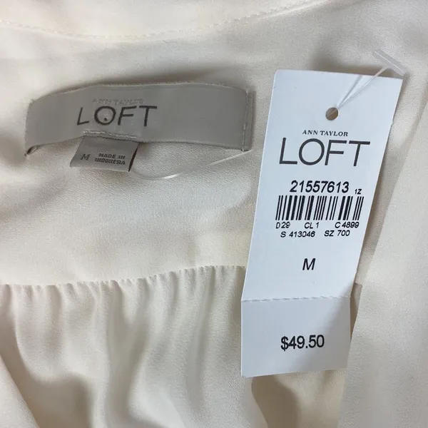 Ann Taylor Ivory Sleeveless V Neck Blouse Top NEW M - Image 6