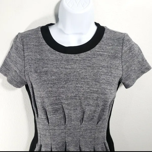 Madewell Grey Knit Pleated Fit & Flare Dress Black Trim Size 4 Short Sleeve - Image 7
