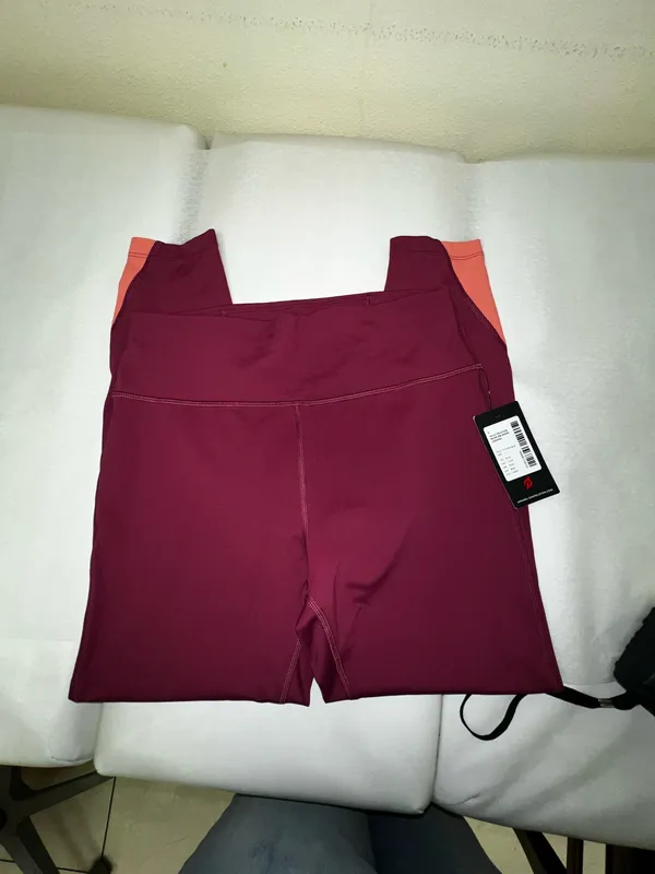 Peloton Women's Move Rib Insert Leggings NWT size Large - Image 3