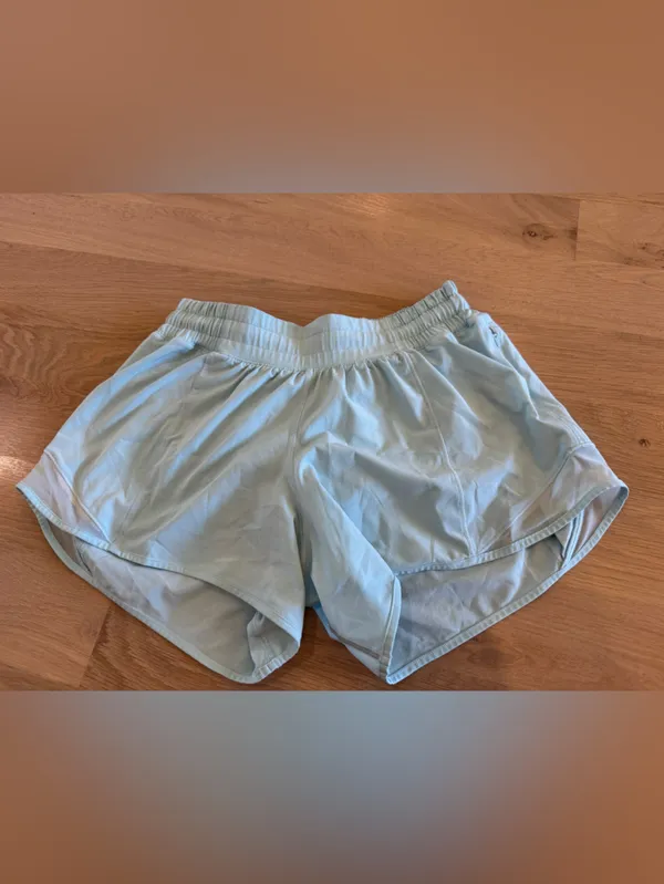 Lululemon Hotty Hot Short II Long 4" blue glow size 6 - Image 5