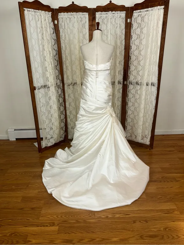 Gorgeous New David’s Bridal Strapless Ruched Satin Wedding Gown - Image 7