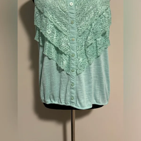 EUC Almost Famous Mint Green Floral Lace Adjustable Cami size large - Image 4
