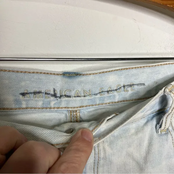 American Eagle Outfitters light‎ wash mom jeans distressed women’s size 18 - Image 3