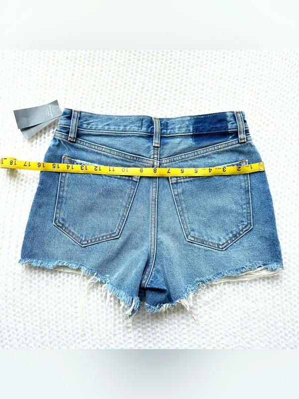 NWT Abercrombie & Fitch Annie High Rise Short - Medium Wash/Raw Edge - 00/24 - Image 6