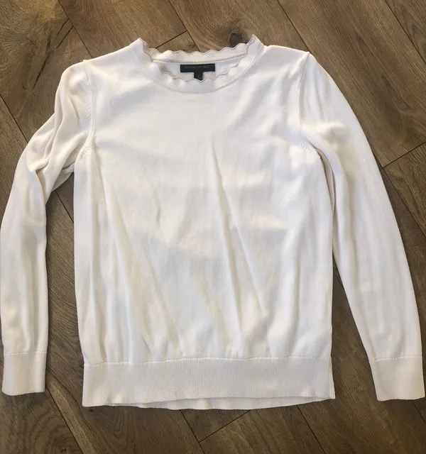 Banana Republic Sweater - Image 4