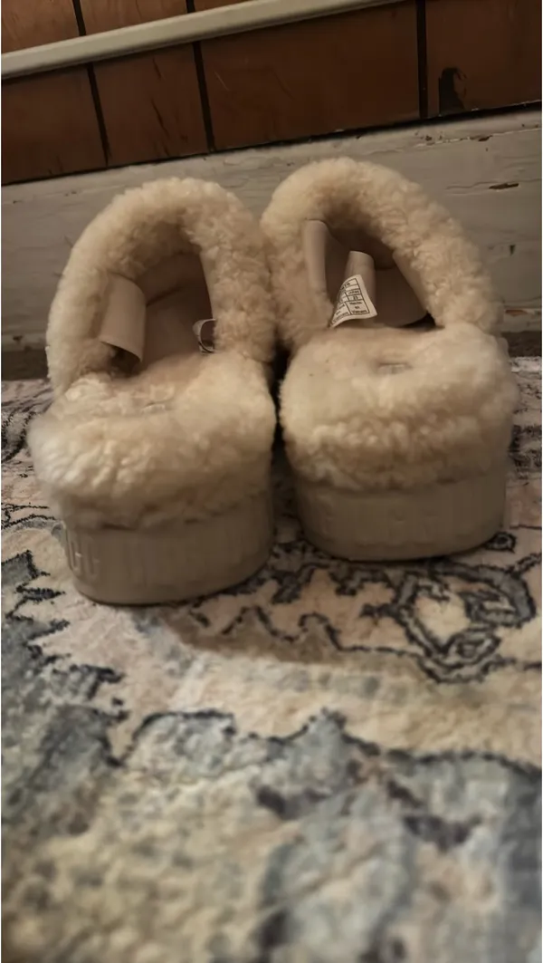 Cream Sherpa Ugg Strapped Sandals - Image 9