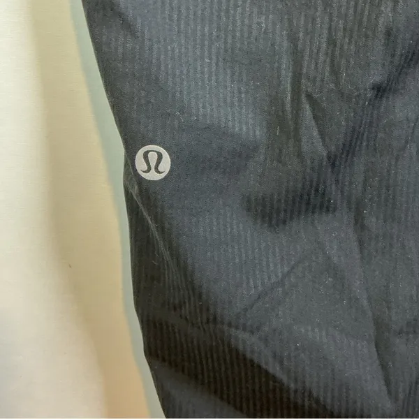 Lululemon Women's Black Jogger Pants 090 - Image 4