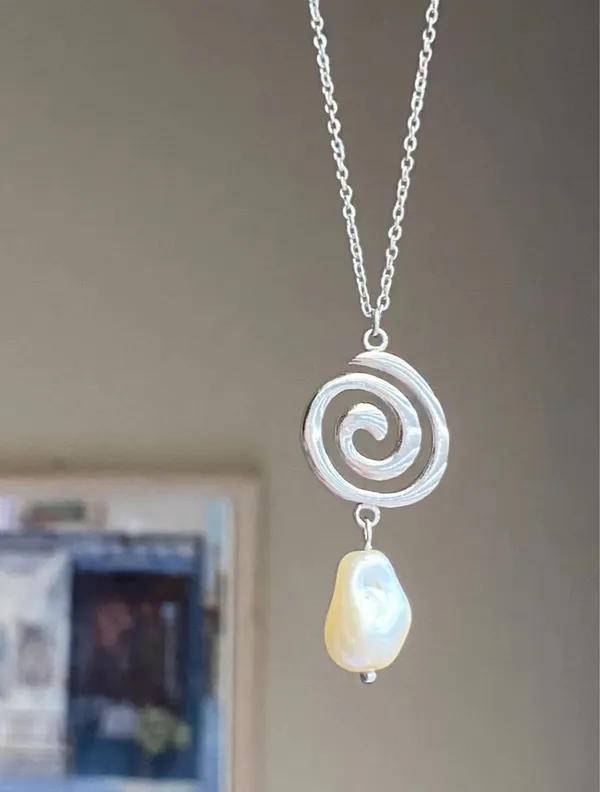 Handmade stainless steel spiral swirl uzumaki & pearl necklace🌀 - Image 2