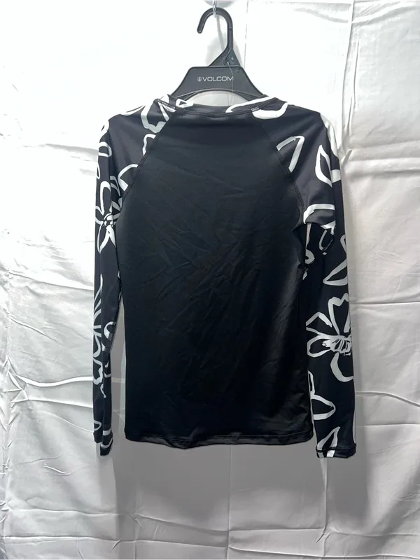 Volcom Black Rash Guard with White Floral Sleeves‎ Small - Image 5
