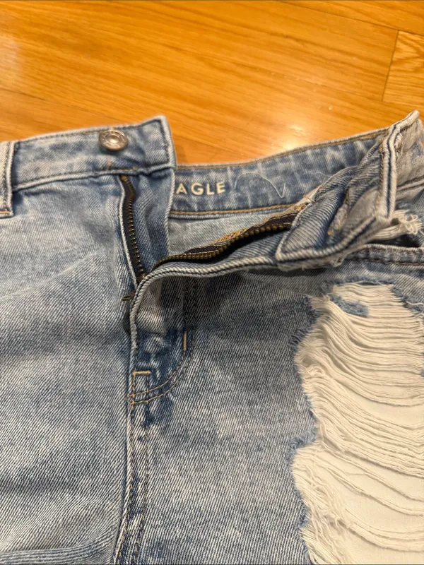 American Eagle women’s mom Jean shorts size 00. - Image 2