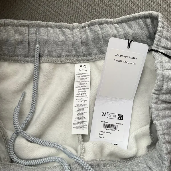 Alo Yoga Accolade Short Athletic Heather Grey S - Image 4