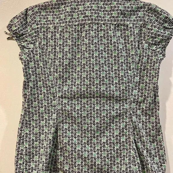 Tommy Hilfiger Floral Short Sleeve Button Down Short Sleeve Blouse Size Medium - Image 2