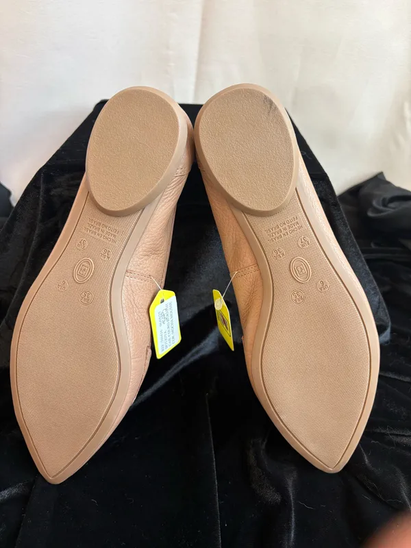 Bottero Women's Tan Leather Loafers with Gold Accent Size 6 - Image 7