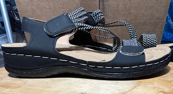 New women's summer sandals. Size 8. $27. - Image 5