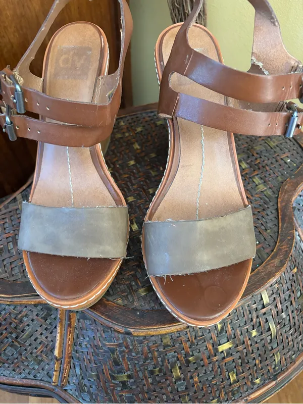Dolce Vita Brown and Taupe Double-Strap Wedge Sandals - Image 3
