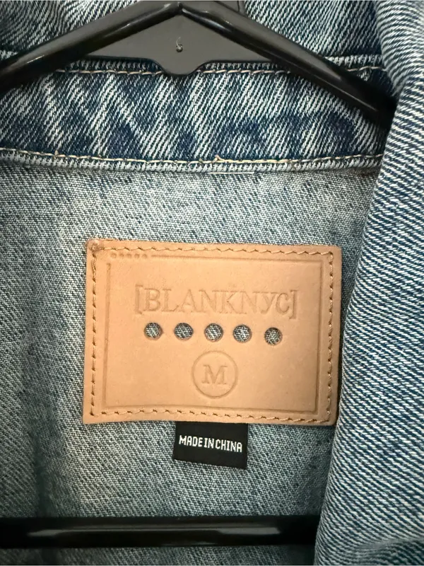 BLANKNYC Cropped Distressed Denim Jacket Raw Hem Women’s Medium - Image 5
