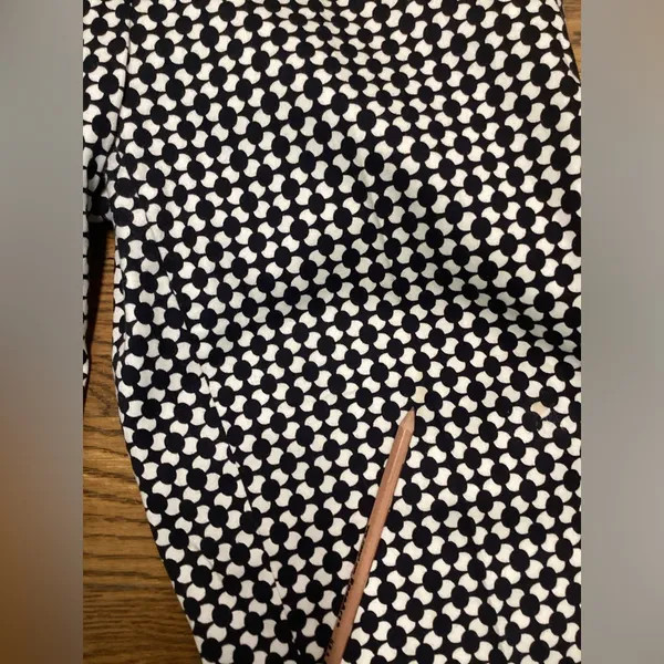 H&M Ankle straight pants Black and white geometric print. Size 8 - Image 10
