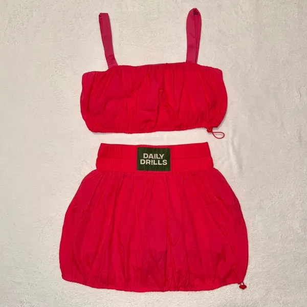 NWOT DAILY DRILLS Two Piece Bubble Crop Top and Skort size Small in Punch - Image 8