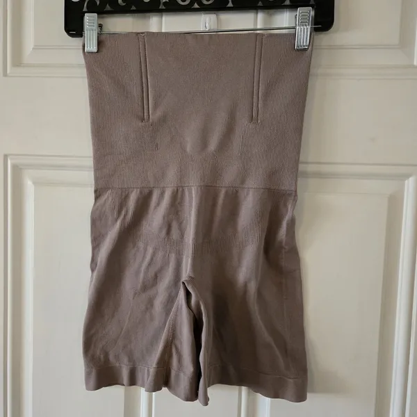 Shapewear OnCore High Waisted Body Sculpting Shorts Undergarment Slimming Size L - Image 2