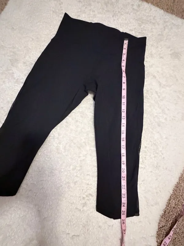 lululemon athletica black train times crop leggings size 10 - Image 4