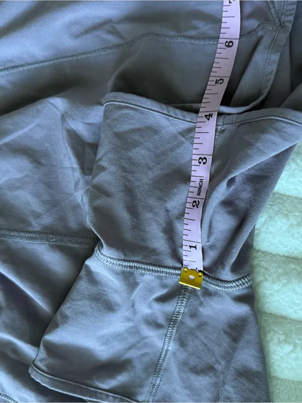 Lululemon Hotty Hot 4” 6 TALL Shorts Like new - Image 9