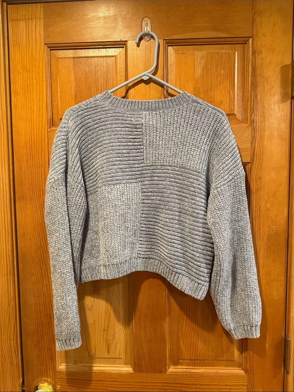 NWT pink Rose blue crop sweater size small. - Image 6