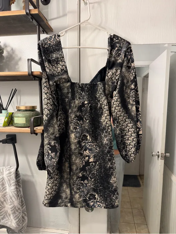 Urban Outfitters Black and Cream Floral Puff Sleeve Mini Dress NWT - Image 4