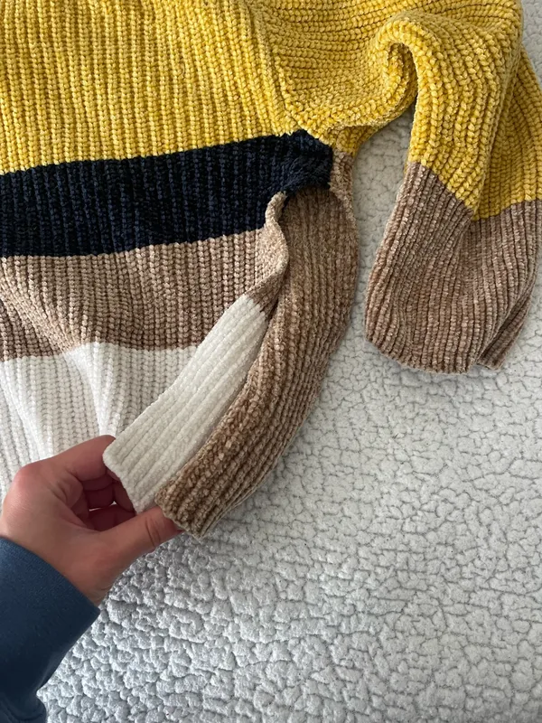 Urban Outfitters Cropped Sweater - Image 7