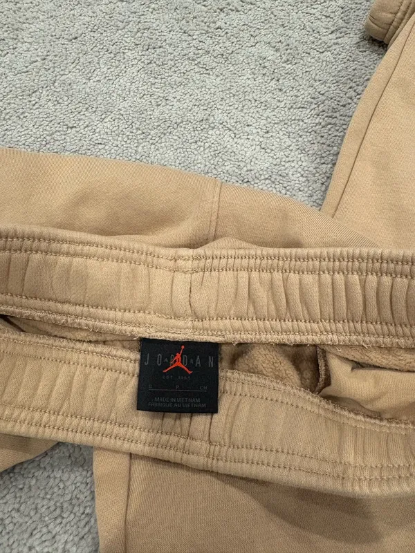 air jordan men’s fleece sweatpants size small - Image 4