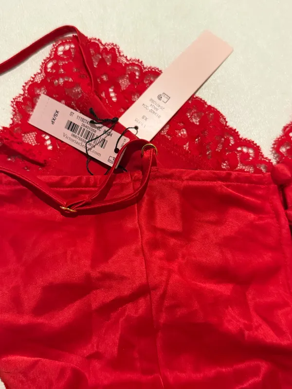 Victoria's Secret red lace lingerie set with floral detail XS /XP - Image 4