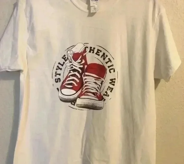 Gildan T shirt M with graphic print - Image 3