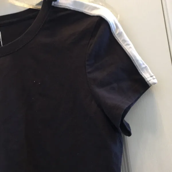 FINAL MARKDOWN Ladies athletech tee large Black - Image 2