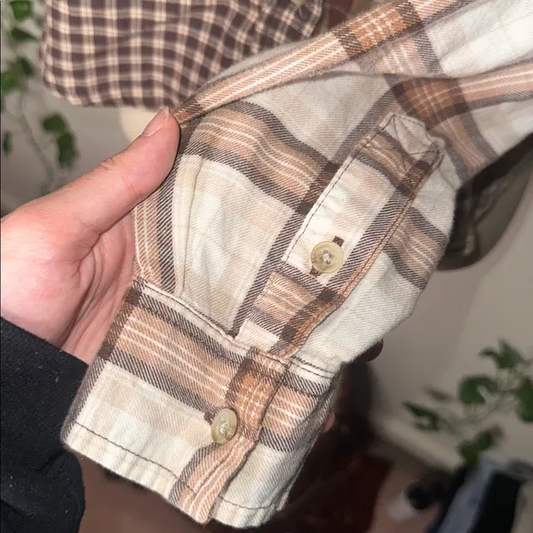 American Eagle Cropped Button Up Plaid Flannel Loose Fitting - Image 3