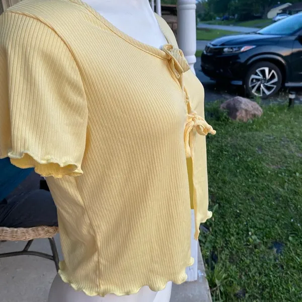 Woman’s crop top Yellow Size L - Image 4