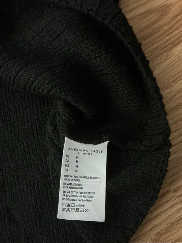 American Eagle Outfitters Ribbed Off-the-Shoulder Sweater Size Medium - Image 6
