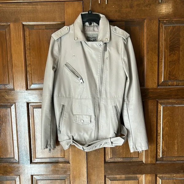 Levi’s Cream Faux Leather Belted Biker Jacket - Oversized‎ Moto - Size Medium - Image 4