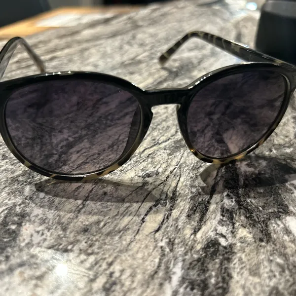 Fossil Sunglasses with green and black Frame with Harley Davidson hard case - Image 6