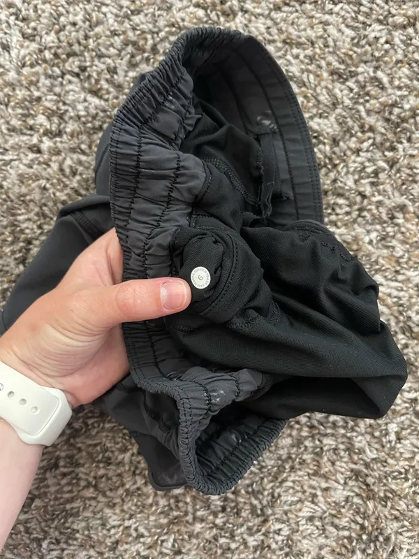 Black Retro Lululemon LR Hotty Hot 2.5" Shorts - Image 3